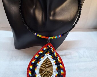 Handgjort pärlhalsband, boho choker med glaspärlor, 40 cm