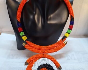 Pärlhalsband med choker: Färgglada bohemiska glaspärlor