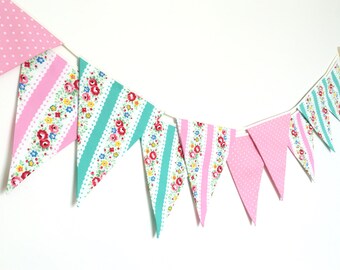 Shabby Chic Fabric Banners, Bunting, Garland, Wedding Bunting, Drapeaux, Vert menthe et teinte rose - 3 yards