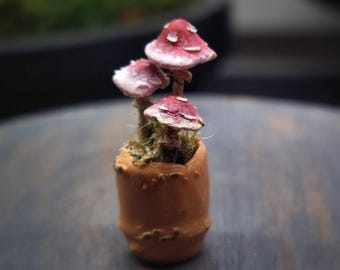 Miniaturowa rzeźba grzyby muchomory