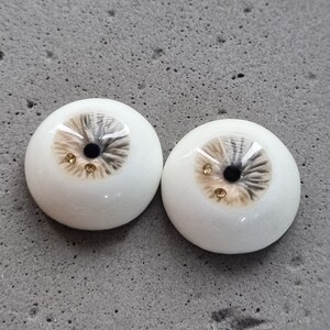 16mm urethane elegant eyes Walking Moon image 2