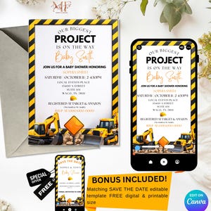 Puede incluir: Invitación a un baby shower con temática de construcción. La invitación presenta el texto "Our Biggest Project Is On The Way Baby Smith". El diseño incluye vehículos de construcción amarillos y un borde a rayas negro y amarillo. La invitación también incluye la fecha, hora y lugar del baby shower.