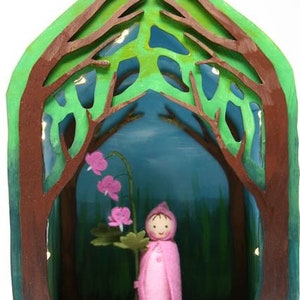 kleines Diorama / Kulisse nach waldorf art / Blumenkinder / Blumenkind / Jahreszeitentisch Bild 5