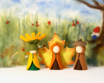 Autumn 2. Set Autumn leaf, acorn, marigold / Flower doll Waldorf Inspired natural Table peg doll wooden peg dolls
