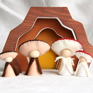 Cogumelos e seus filhos / Nature Table / Boneca Waldorf Inspired Peg