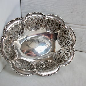 Prato de servir antigo Art Nouveau de prata recortado, década de 1880/1890, prato de servir ou bandeja de boudoir