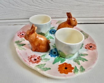 Juego de huevera antigua y plato salero y pimentero, regalo de Pascua