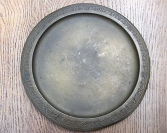 Bandeja de prato floral francesa antiga em latão estilo Art Nouveau