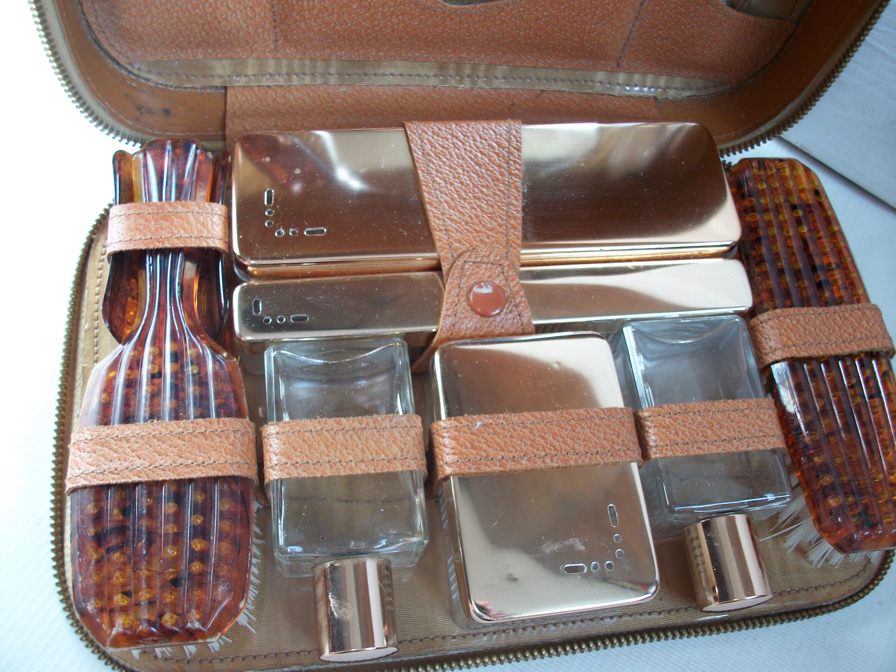Trousse De Toilette Vintage En Coffret / Mallette De Voyage - Ancien Modèle En Bon état