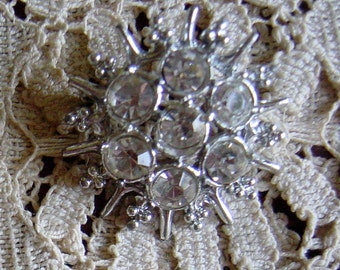 Vintage 1940s Rhinestone Flower Star Pin Brooch MCM Fashion