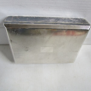 Scatola porta sigarette o porta carte in argento Art Déco vintage con area monogramma, scatola da toeletta da uomo, circa anni '20-'30