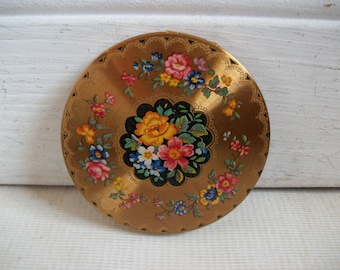 Pó compacto com espelho floral em metal dourado latão vintage com rosas
