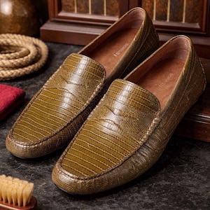 Donald J Pliner Men’s Olive Green Lizard Embossed Leather Penny Loafers Size 7 image 1
