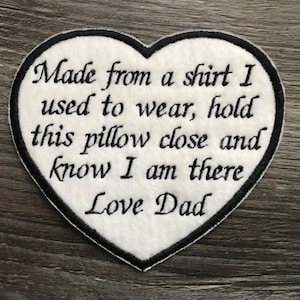 Personalisierter herzförmiger Memory-Stickerei-Patch für ein Memory-Kissen Hergestellt aus einem Hemd, das ich früher getragen habe, um dieses Kissen in der Nähe zu halten usw