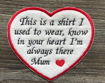 Toppa ricamata in memory personalizzata a forma di cuore per un cuscino o un orsetto in memory. Questa è una maglietta che indossavo stirata o cucita