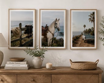 Juego de 3 láminas decorativas de vaquera costera / Láminas de playa del oeste / Decoración costera con caballo, sombrero de vaquero y camión antiguo / Juego de láminas enmarcadas