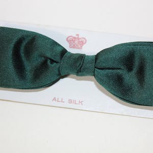 vintage 1950's Royal 'clip on' Bow Tie. 'New Old Stock' in case. All Silk Dark Emerald Green satin image 1