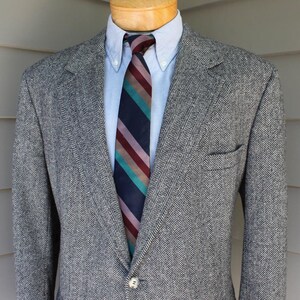 vintage 1980's -Brooks Brothers- Men's Tweed sport coat. Darted - 2 button. Classic Salt & Pepper Herringbone. All wool. Size 44 -45 Regular