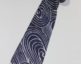 vintage 1970's Men's neck tie. Custom or Home made 4 Fold. Poly or acetate 'swirl' print. Great drape...4" wide