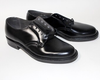 vintage 1970's -Walkover- Plain toe Derby. ' New Old Stock'  Made in USA. All leather. Double sole - Rubber heel. Size 9