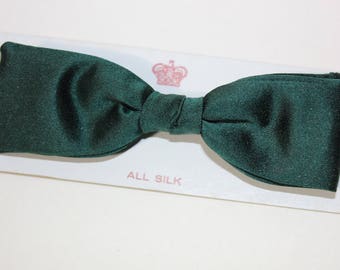 vintage 1950's -Royal- 'clip on' Bow Tie. 'New Old Stock' in case. All Silk - Dark Emerald Green satin