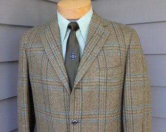 vintage 1960's Men's -Towncraft- tweed Ivy Style sport coat. 3/2 roll - Sack - Natural shoulder. Big Glen plaid - Greens & Blue. 39 Regular