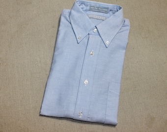 vintage 1970's -Andhurst- Men's button-down collar, short sleeve shirt w/ locker loop. 'New Old Stock' Light Blue Oxford cloth.  Medium - 15