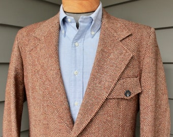 vintage 1970's -no label- Men's Tweed belt back sportcoat.  Maxi-Herringbone - Shetland wool. Flapped pockets - Bi-swing back. Size 42