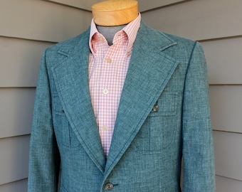 vintage 1970's -unknown- Men's 2 peice suit. Green cotton blend - Summer weight. 4 pocket jacket - Flat front pant. 40 Regular x 30.5" waist