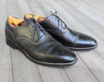 vintage -Brooks Brothers- Medallion Captoe oxford shoes. Peal & Co. - Made in England. Black calfskin. Size UK 10 - US 10 1/2