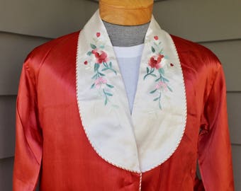 vintage 40's - 50's Women's dressing robe. 'New Old Stock'. Rayon or Acetate - Embroidered lapels. Ivory and Dark Coral. Small - Petite