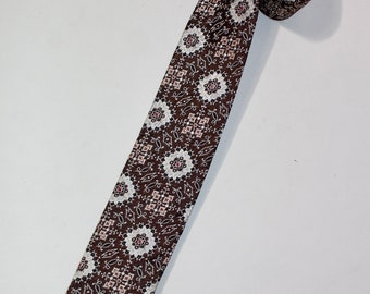 vintage 50's - 60's Narrow neck tie. Funky jacquard woven design - Intricate floral medallion pattern. Square ends. 2 1/8" wide