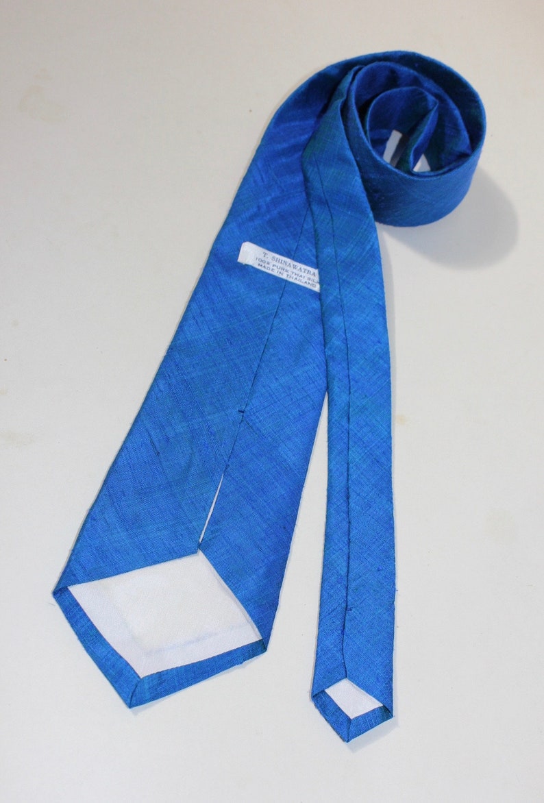 vintage 60's 70's T. Shinawatra Men's neck tie. Shantung Silk Peacock Blue...shimmers Green. Made in Thailand. 3 1/2 Wide image 3