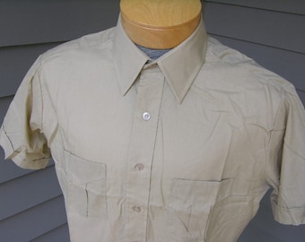 vintage 1970's Men's short sleeve sport shirt. 'New Old Stock'. Pleated pockets and impeccable stitching. Large