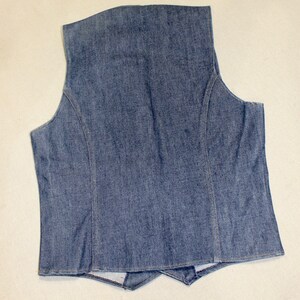 vintage 1970's unlabeled Men's 2 pocket denim vest. 'New Old Stock' Western styling Copper clad snaps. Small Medium image 3