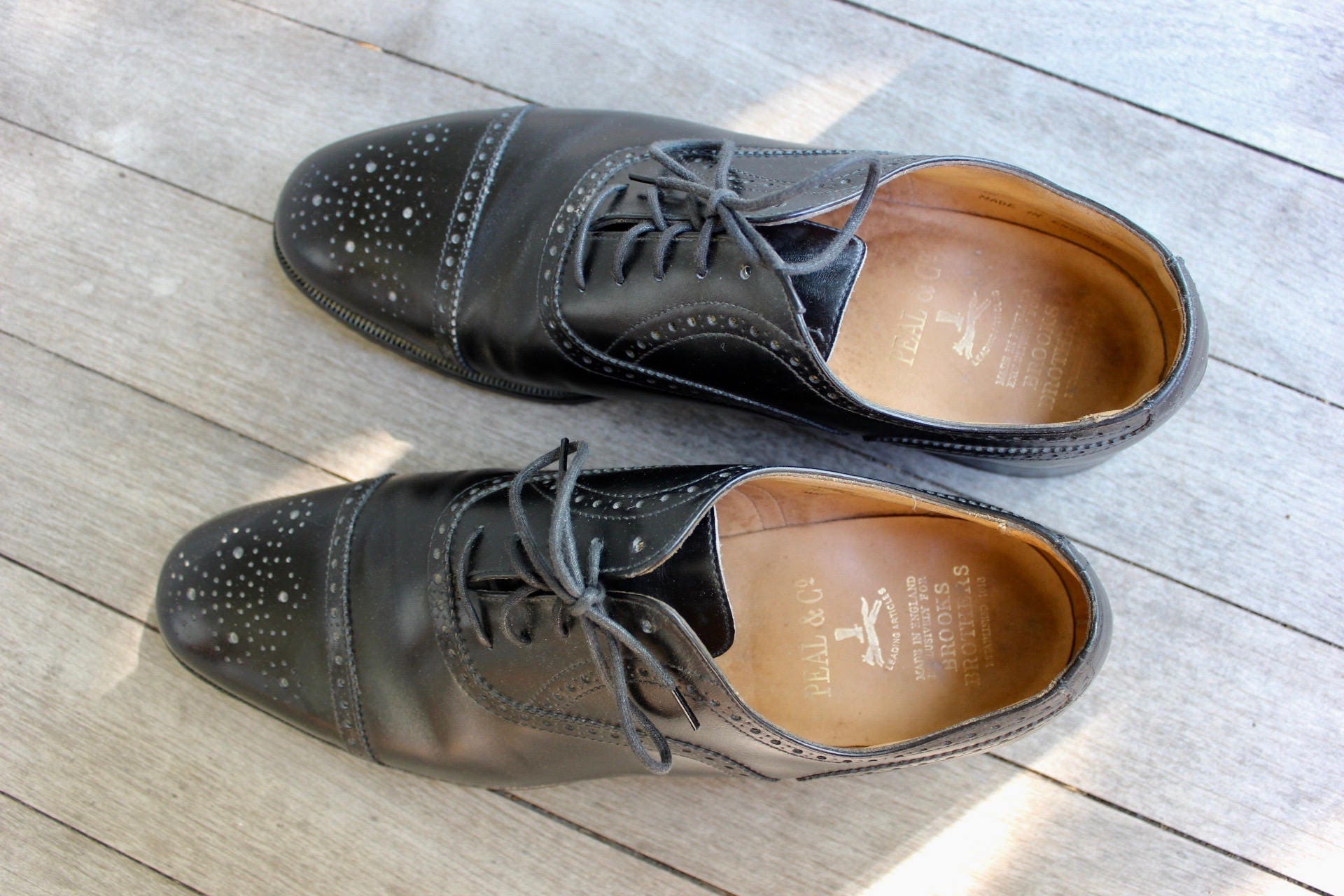 Vintage -brooks Brothers- Medallion Captoe Oxford Shoes Vintage -brooks Brothers- Medallion Captoe Oxford Shoes