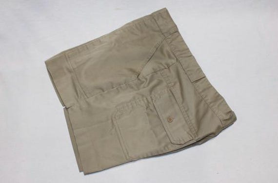 vintage 1980's -Woolrich- Men's short shorts. Khaki. 'Espa-Stretch' - Poly Cotton w/ Spandex. 36" Waist. Similar to LL Bean and OP