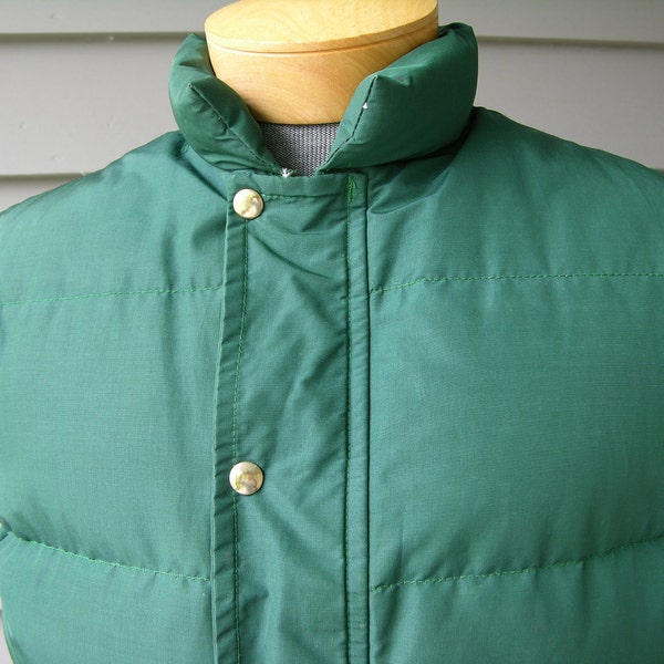 vintage 70's - 80's -Walls 'Blizzard-Pruf'- Men's Down vest. "Insulated Outerwear" - Made in USA. Medium