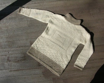 Hand made vintage Woman's pullover sweater. Turtleneck. Small Petite 0 plus.