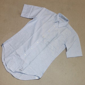 vintage 1970's Andhurst Men's button-down collar, short sleeve shirt w/ locker loop. 'New Old Stock' Light Blue Oxford cloth. Medium 15 image 3
