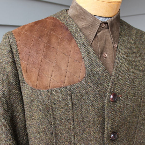 vintage 1960's ORVIS Men's Shooting jacket. Modified Norfolk. Olive Green Tweed - Suede trim. Size 43 - 44
