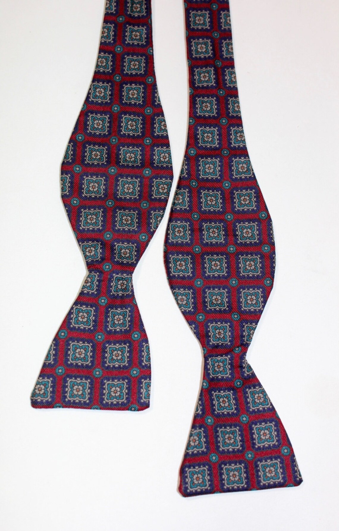 70s bow tie