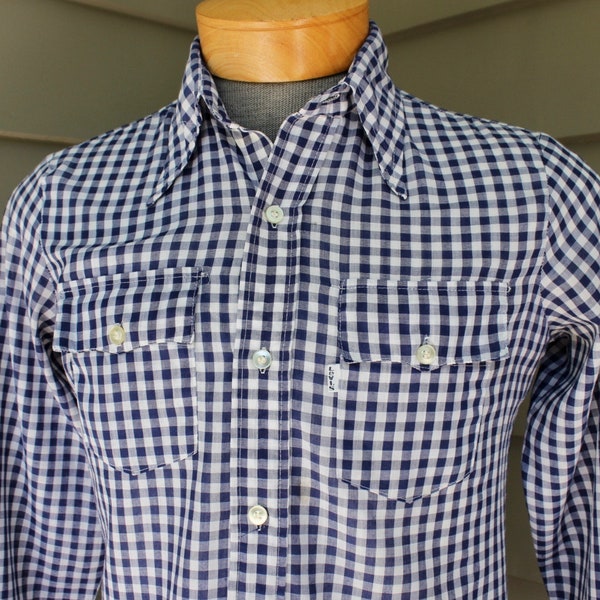 vintage 1970's -Levi's- Men's long sleeve shirt. Blue gingham check. 'White' tab labeling. Spear point collar - Flapped pockets. Small