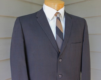 vintage early 1960's Men's -Louis Roth- suit coat. Narrow lapel - Turnback cuffs. Subtle Glen plaid in a sharkskin fabric. Size 39 Reg
