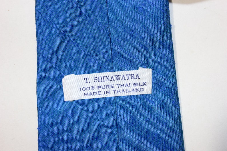 vintage 60's 70's T. Shinawatra Men's neck tie. Shantung Silk Peacock Blue...shimmers Green. Made in Thailand. 3 1/2 Wide image 4