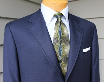 vintage c. 1980 -Majer- Men's single breasted blazer. 3 / 2 roll - Sack cut. Navy Blue twill - 100% Wool. 41 Long. Made in USA