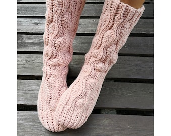 Aran Wave Socks Crochet Pattern - DIY - Instant Download Pdf