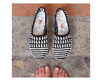 Slippers Crochet pattern DIY - Espadrilles Black and White Graphic pattern - Instant Download Pdf
