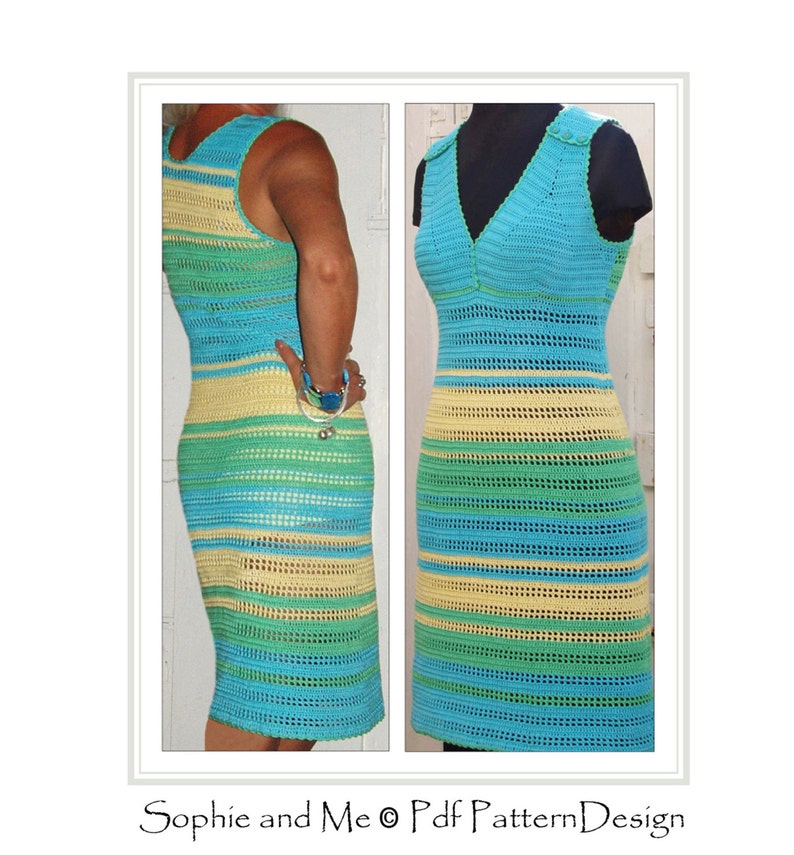 Puede incluir: Un vestido de crochet sin mangas con escote en V. El vestido est&aacute; rayado en tonos de azul, verde y amarillo.