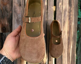 Handgefertigte Leder Erdung Mary Janes, Barfuß Sandalen, minimalistische Schuhe, Kupfer Nieten Detail